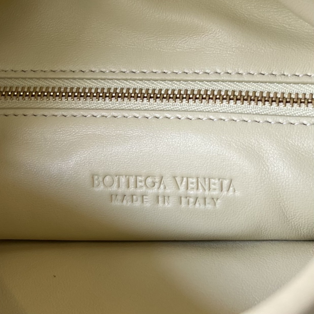 Small Hop Intrecciato Leather Shoulder Bag Cream 